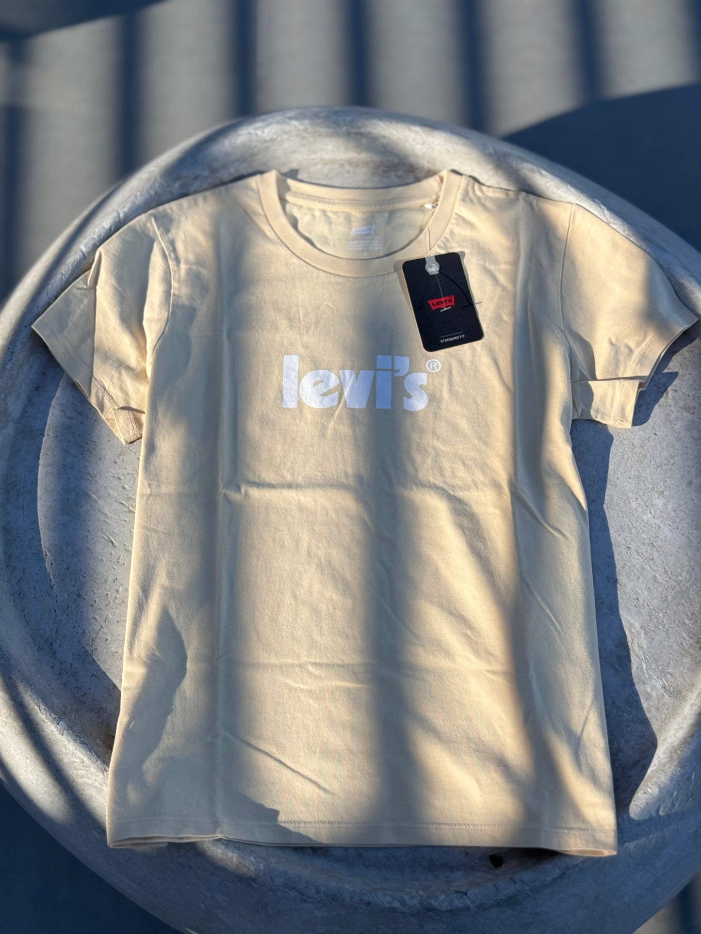 Remera Levi’s beige