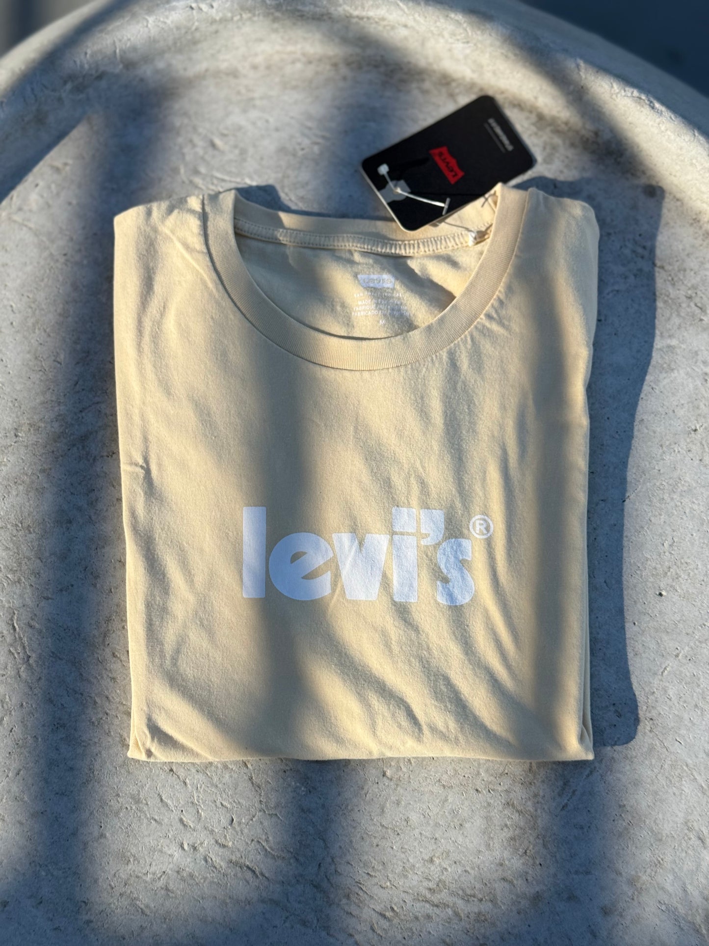 Remera Levi’s beige