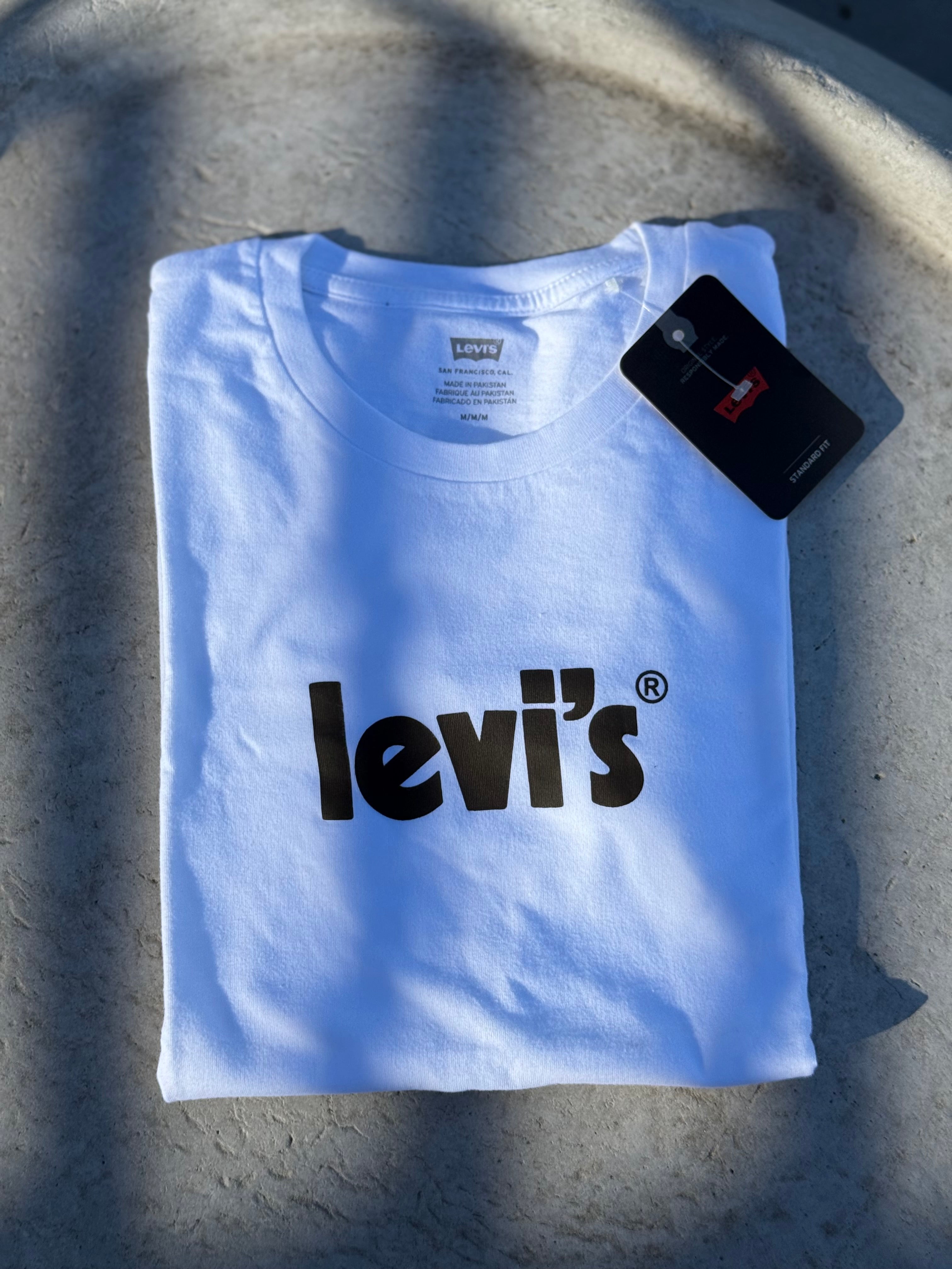 levis remera blanca