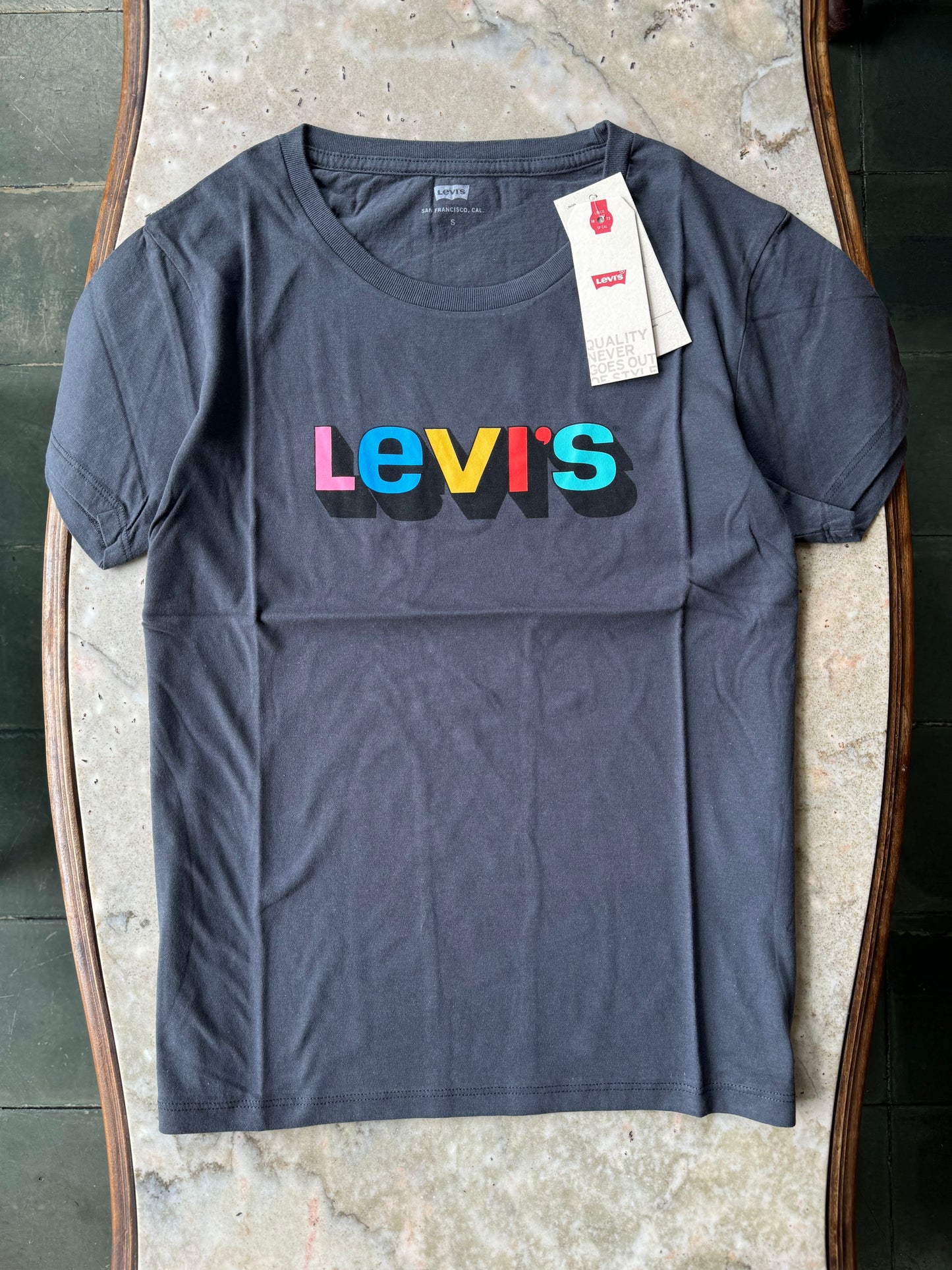 Remera gris Levi’s