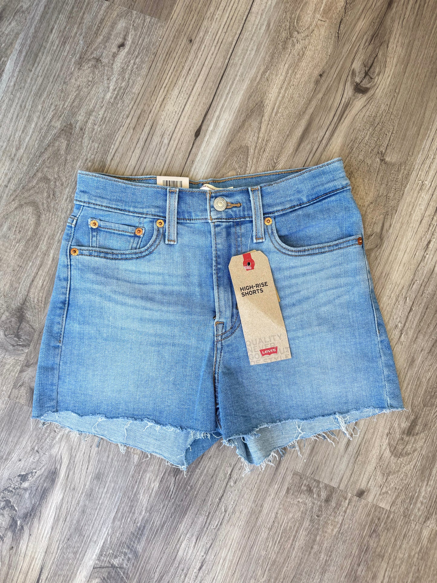 Short Levis high rise claro